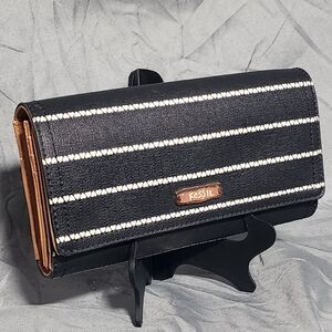 Fossil Logan RFID Black & White Heart Pattern Flap Clutch Wallet